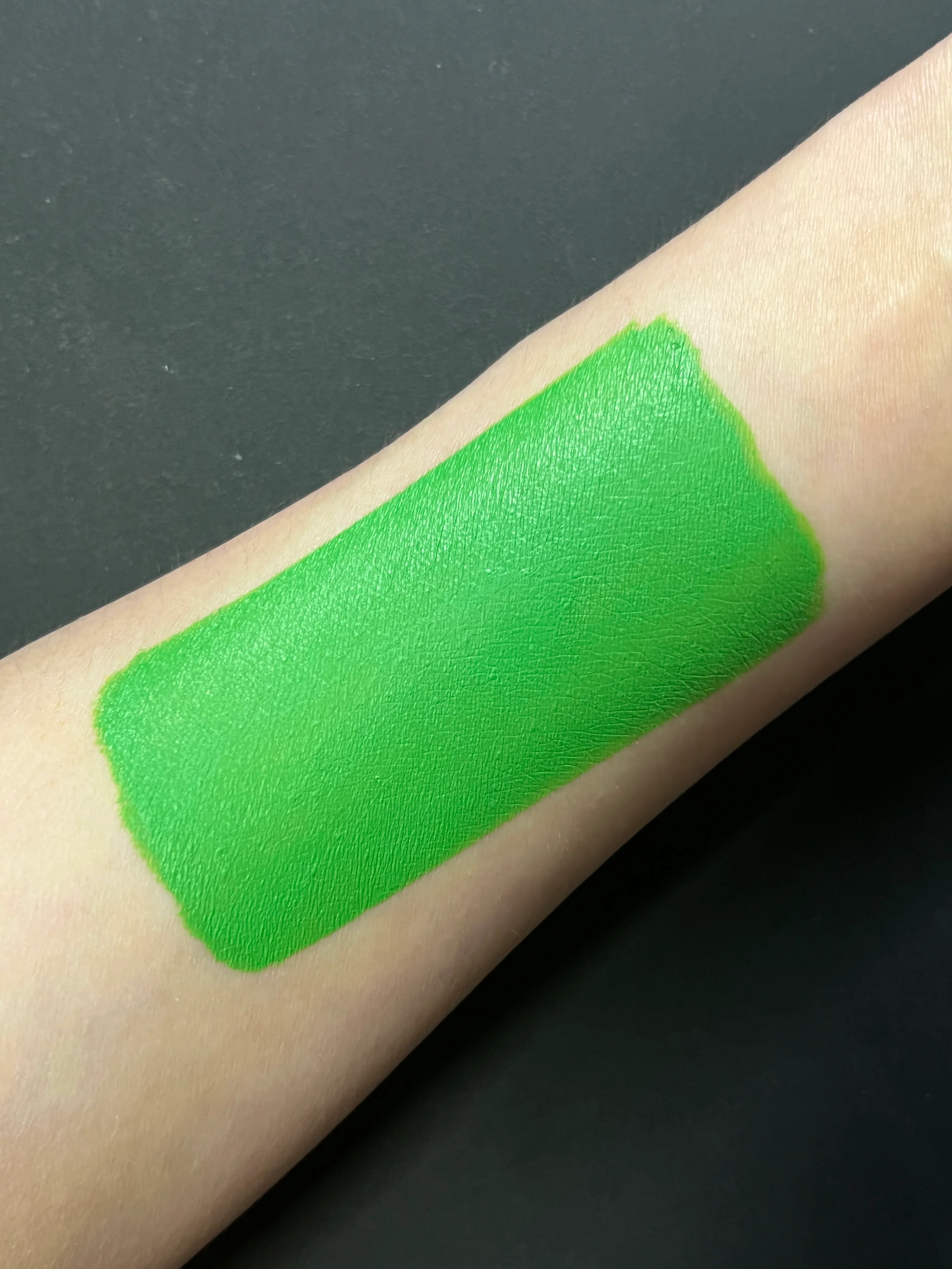 18 - Shamrock (Green) Water Activated Graphic Liner - Image 3