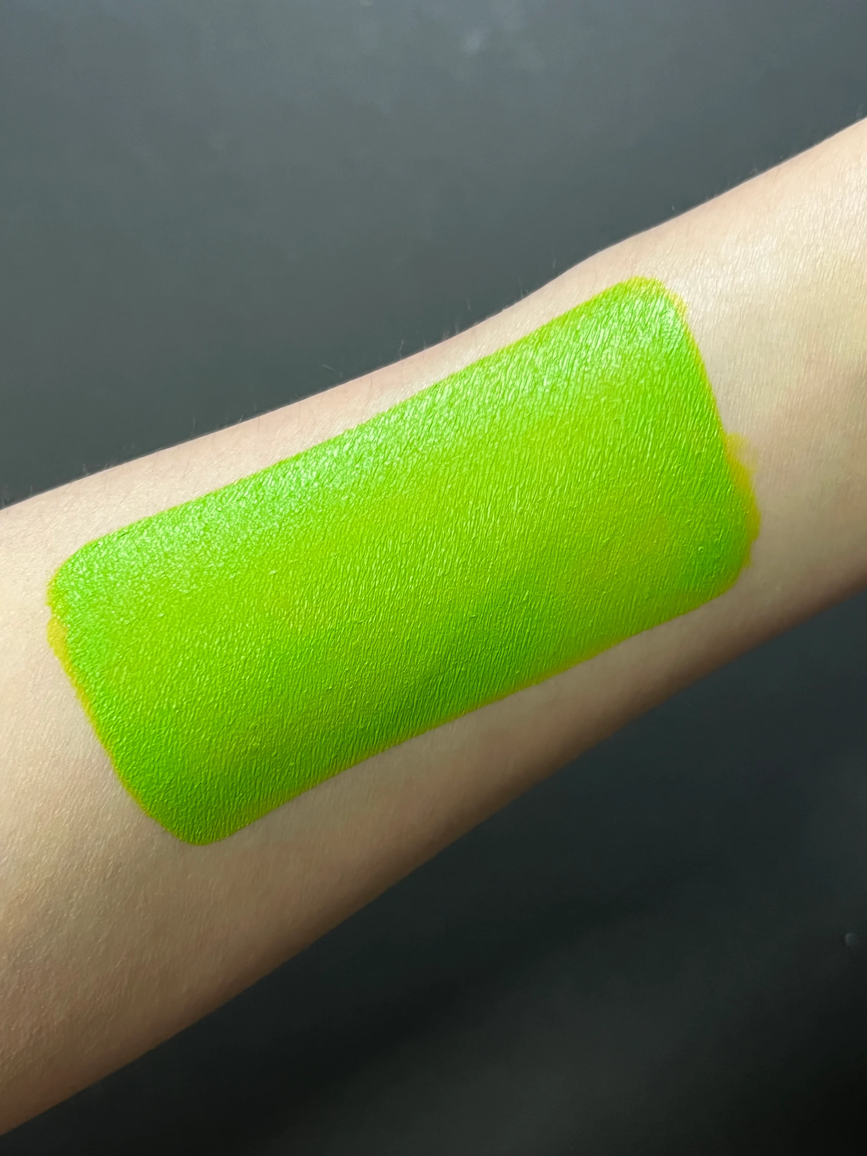 22 - Kelly (Green) Water Activated Graphic Liner - Image 3